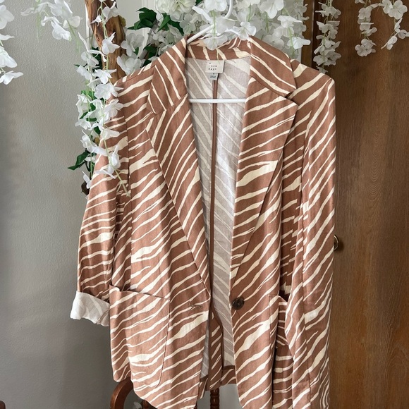 Women's Beige Zebra Print Blazer & Shorts Set - Picture 3 of 13